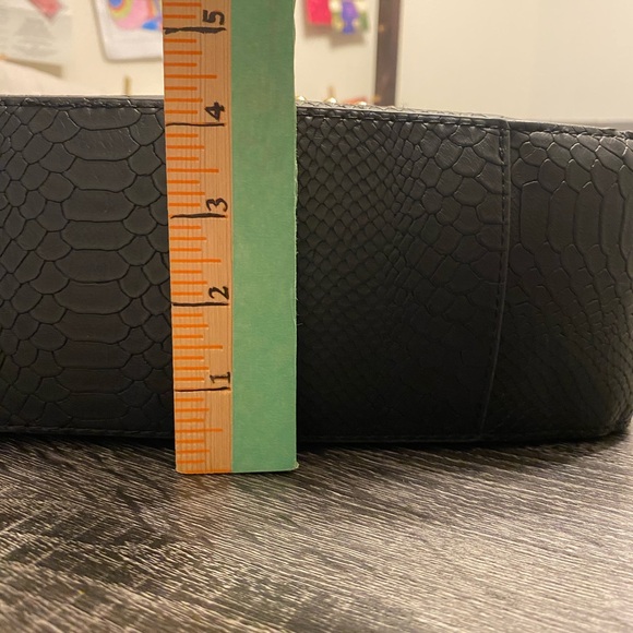 Jessica Simpson black faux snake skin gold studded shoulder bag purse tote EUC - Picture 13 of 16